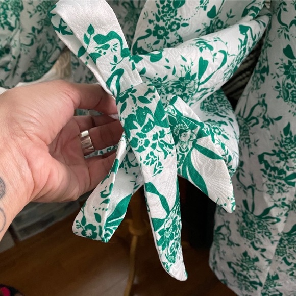 Gorgeous puff sleeve mini dress - Picture 4 of 7